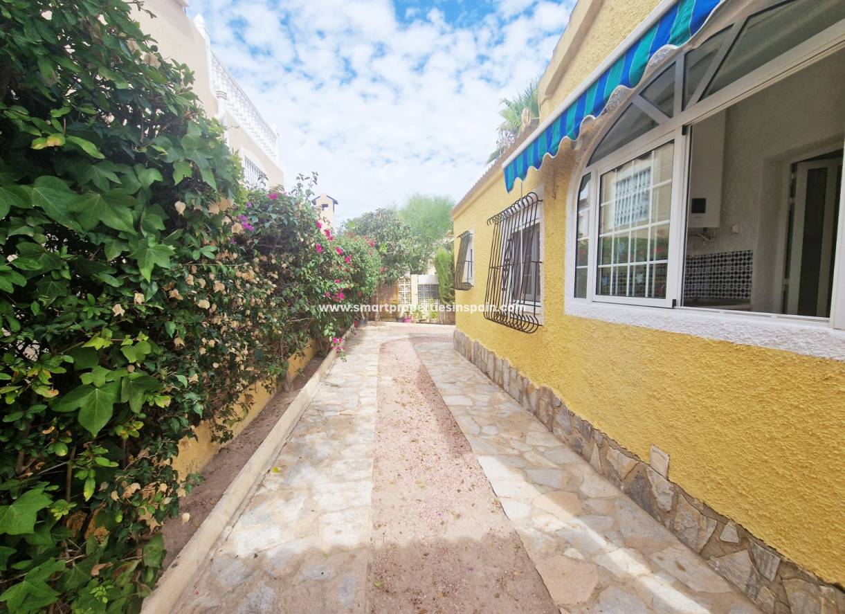 Wederverkoop - Detached Villa - La Marina - Urbanización La Marina