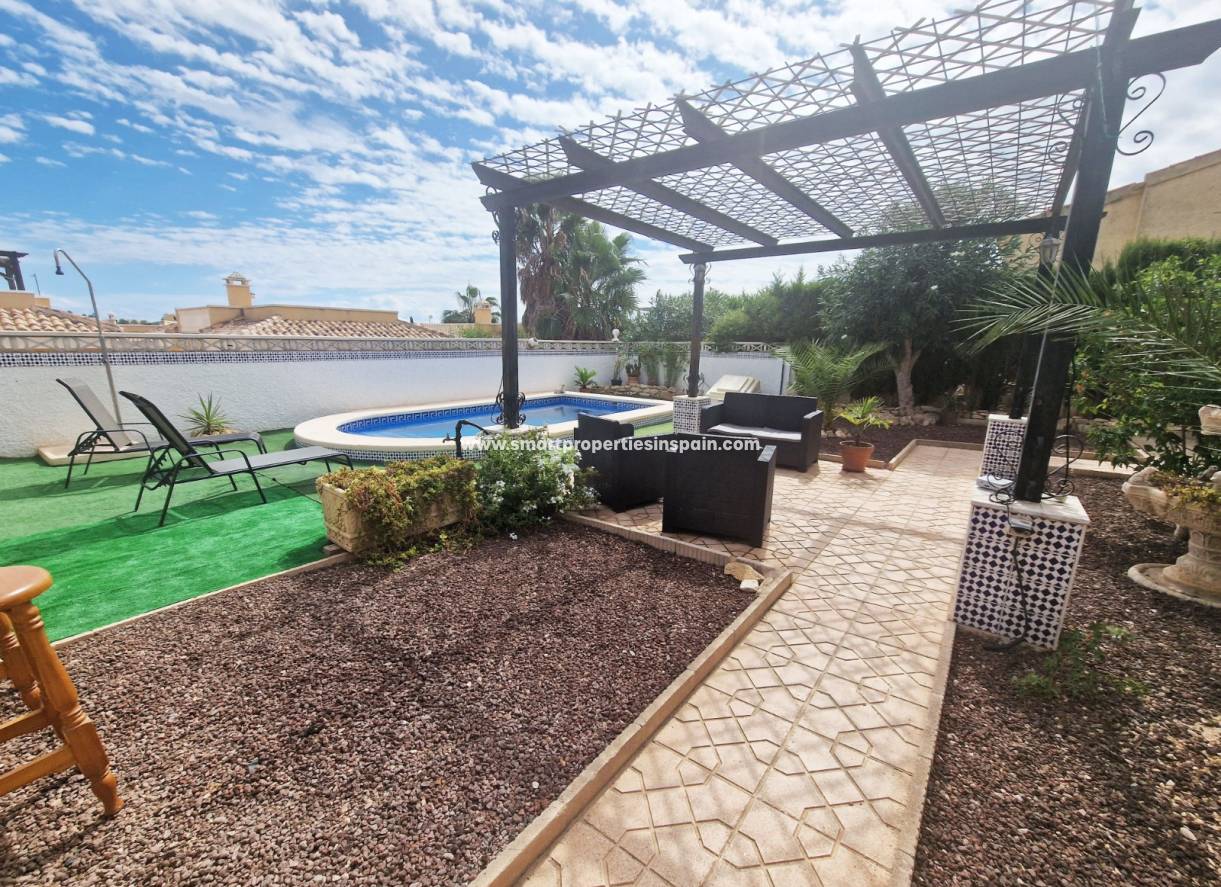 Wederverkoop - Detached Villa - La Marina - Urbanización La Marina