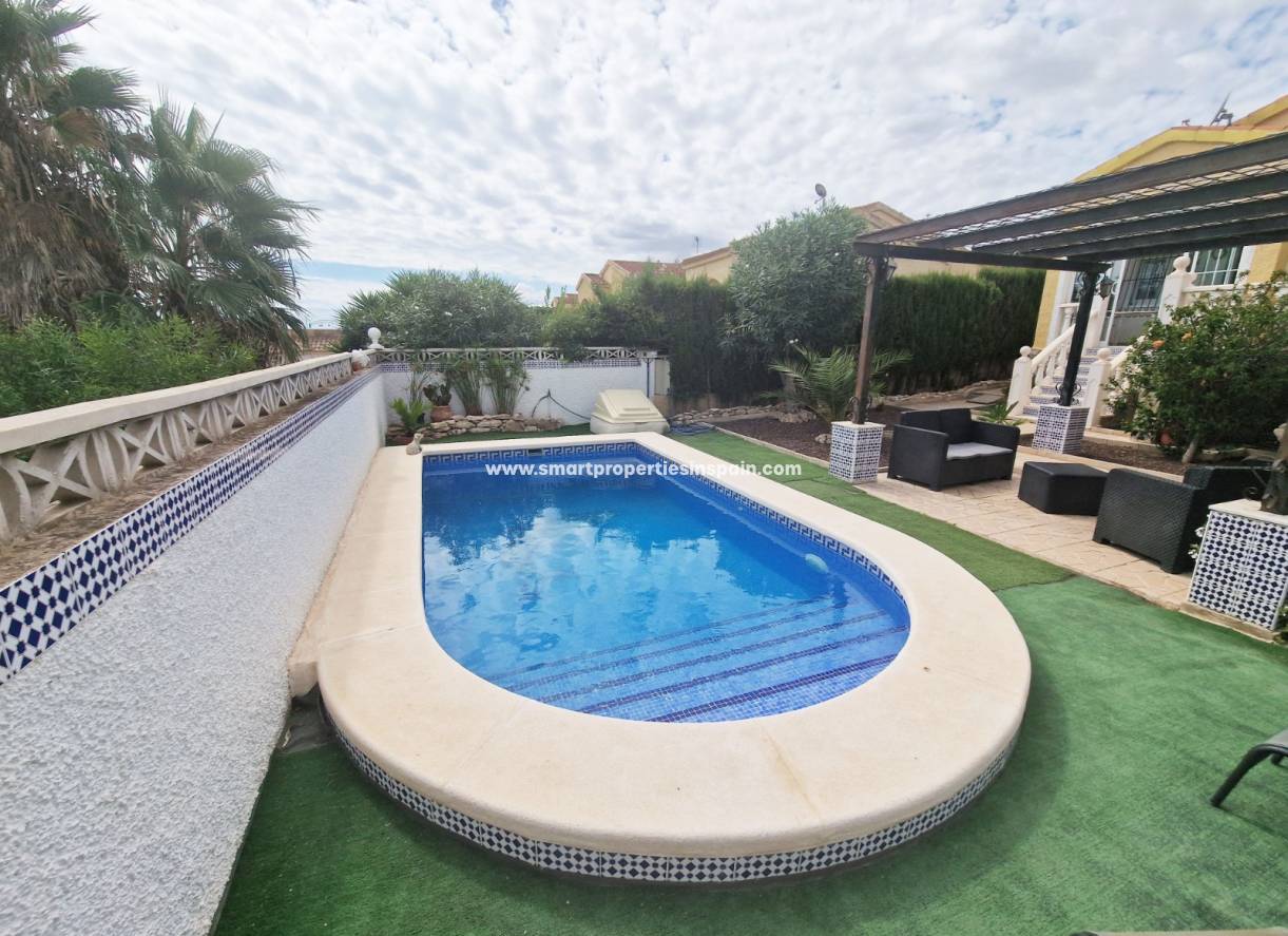 Wederverkoop - Detached Villa - La Marina - Urbanización La Marina