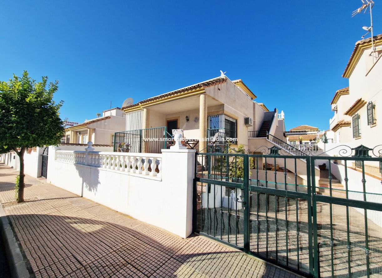 Wederverkoop - Detached Villa - La Marina - Urbanización La Marina