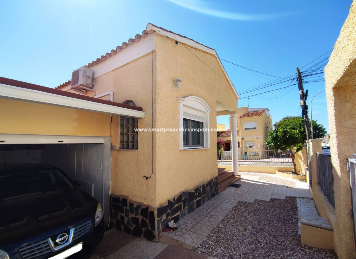Wederverkoop - Detached Villa - La Marina - Urbanización La Marina