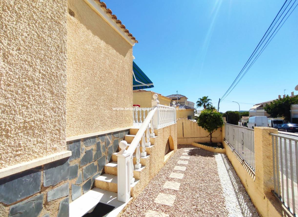 Wederverkoop - Detached Villa - La Marina - Urbanización La Marina
