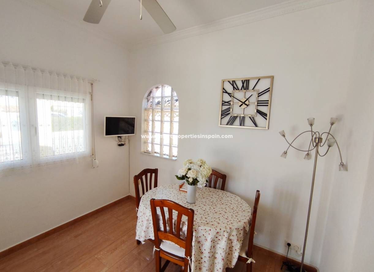 Wederverkoop - Detached Villa - La Marina - Urbanización La Marina