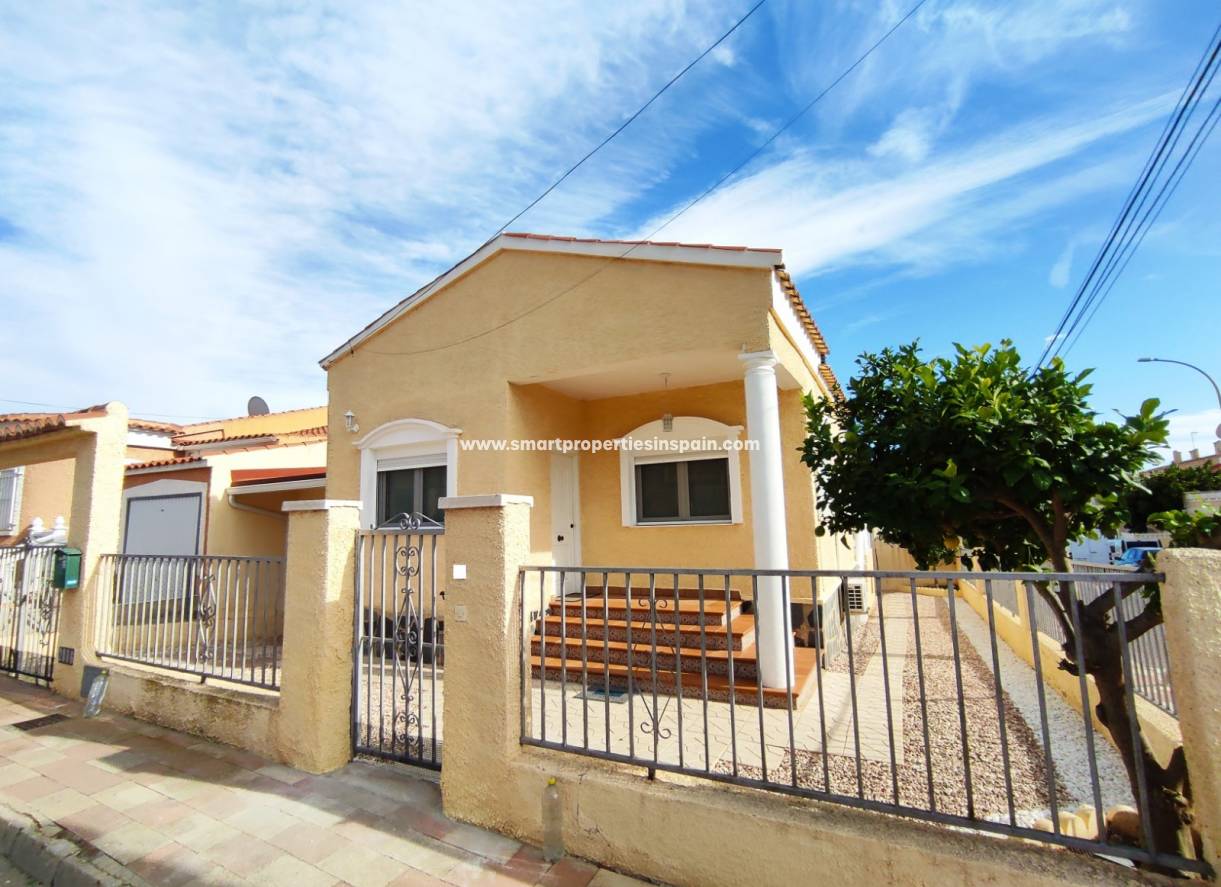 Wederverkoop - Detached Villa - La Marina - Urbanización La Marina