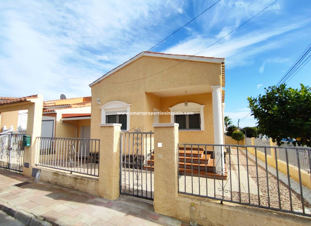 Wederverkoop - Detached Villa - La Marina - Urbanización La Marina