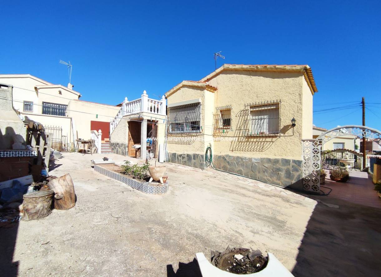 Wederverkoop - Detached Villa - La Marina - Urbanización La Marina