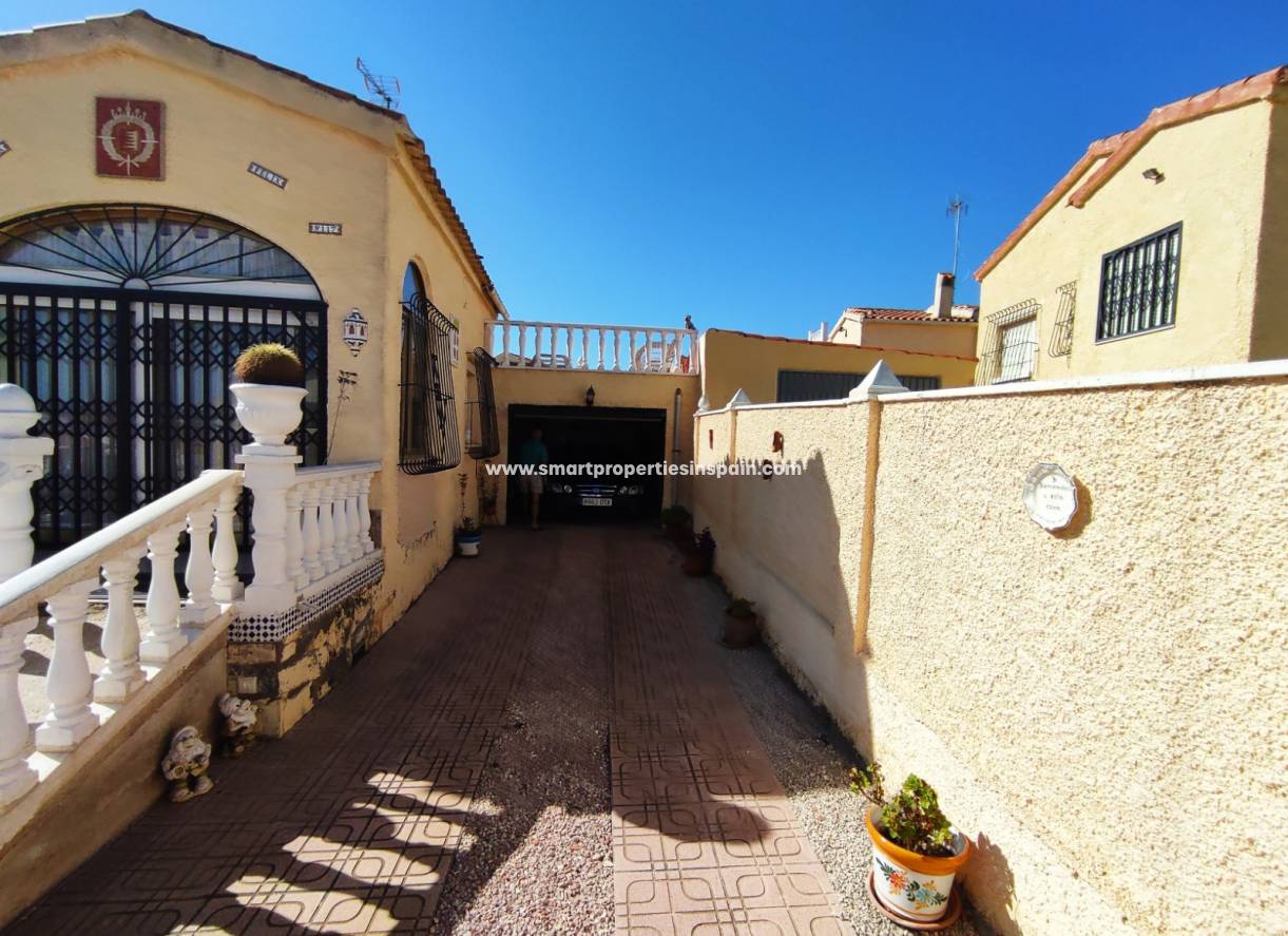 Wederverkoop - Detached Villa - La Marina - Urbanización La Marina