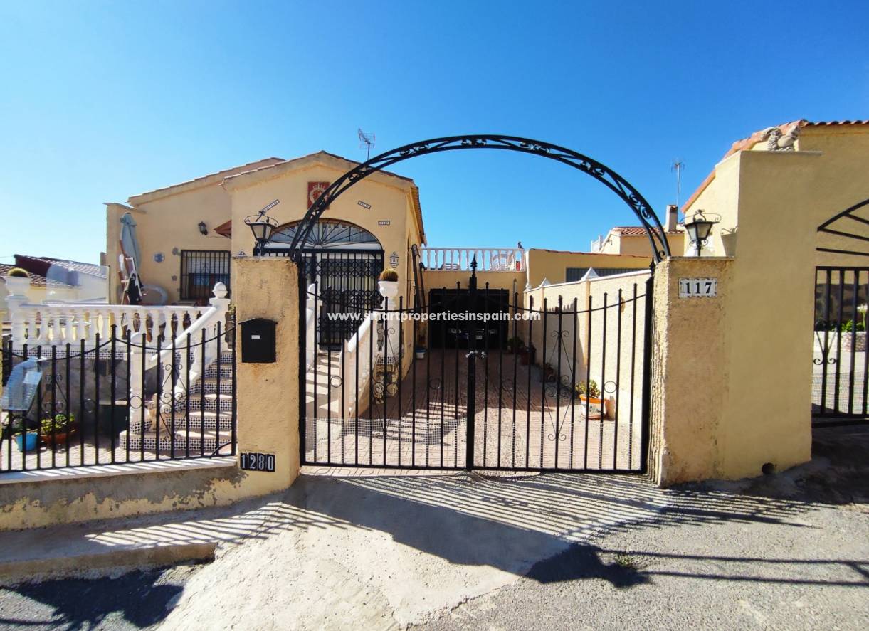 Wederverkoop - Detached Villa - La Marina - Urbanización La Marina
