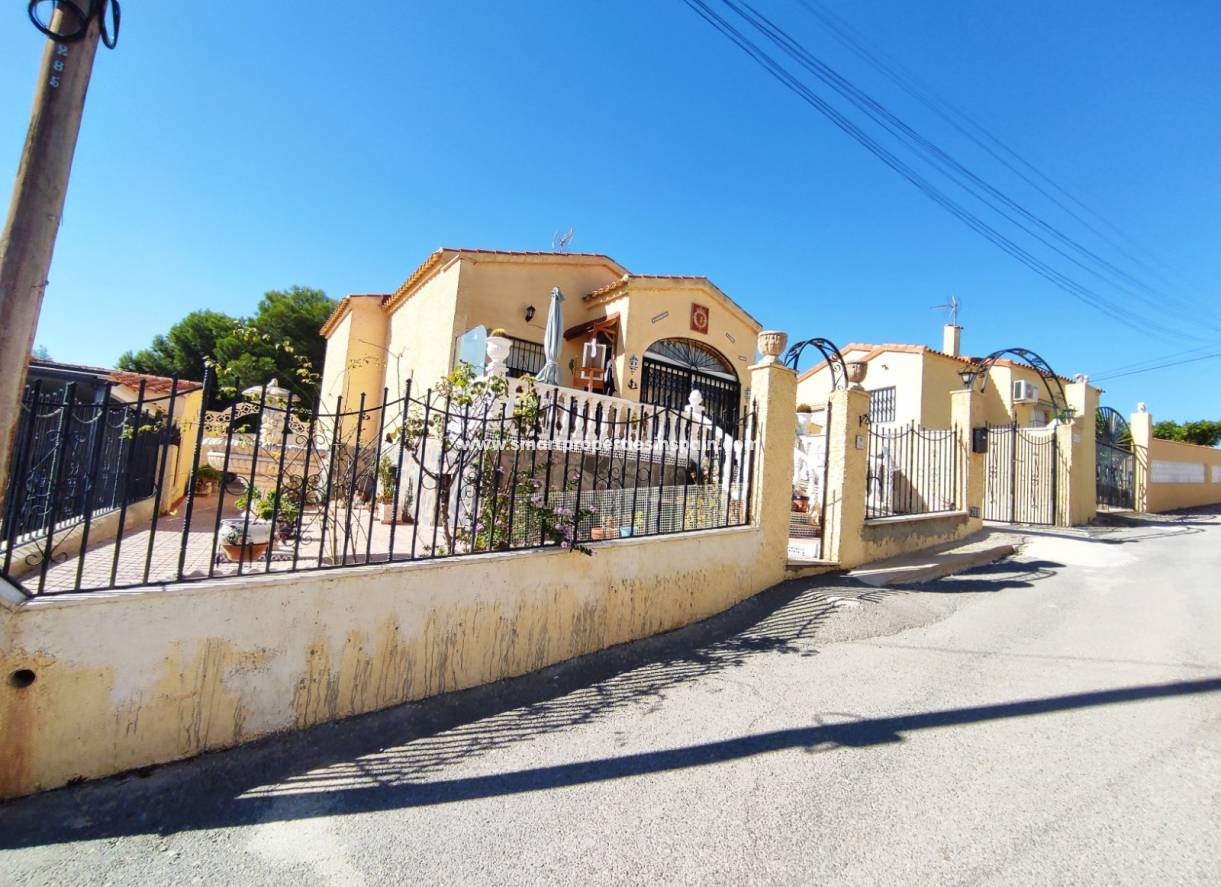 Wederverkoop - Detached Villa - La Marina - Urbanización La Marina