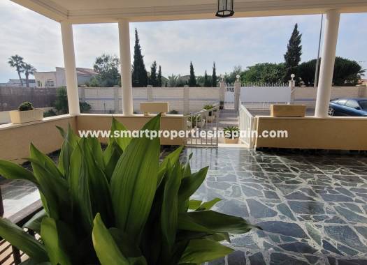Wederverkoop - Detached Villa - La Marina - Urbanización La Marina