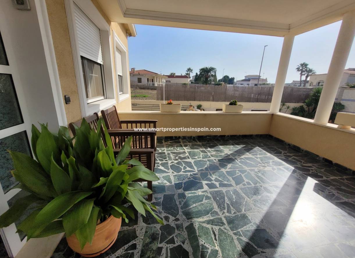 Wederverkoop - Detached Villa - La Marina - Urbanización La Marina