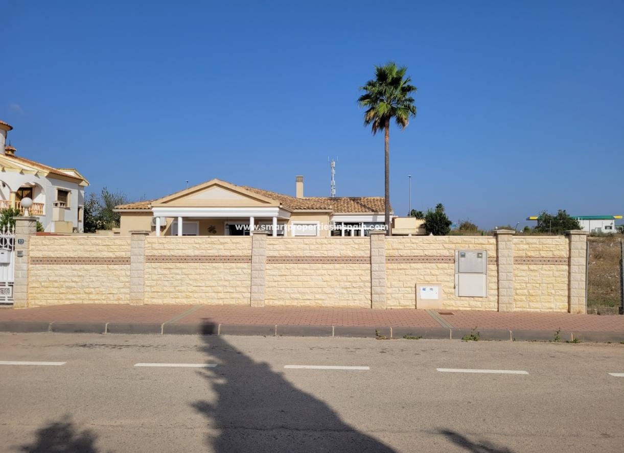 Wederverkoop - Detached Villa - La Marina - Urbanización La Marina