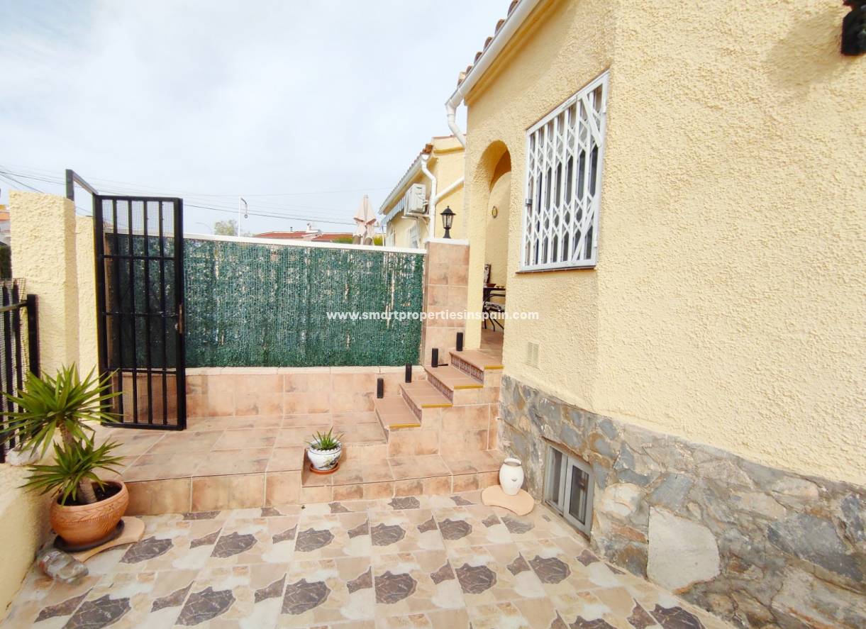 Wederverkoop - Detached Villa - La Marina - Urbanización La Marina