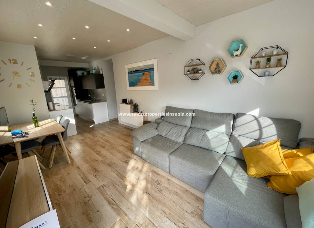 Wederverkoop - Detached Villa - La Marina - Urbanización La Marina