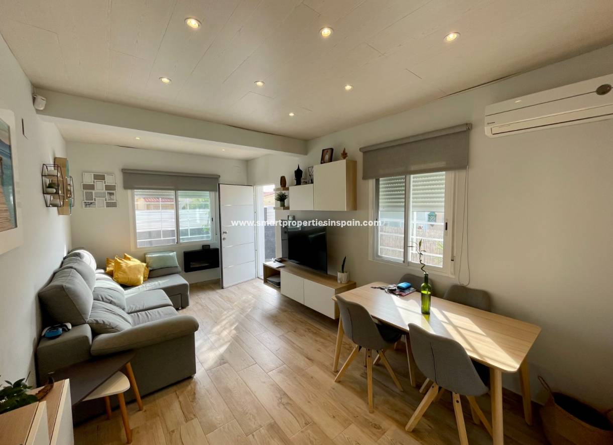Wederverkoop - Detached Villa - La Marina - Urbanización La Marina