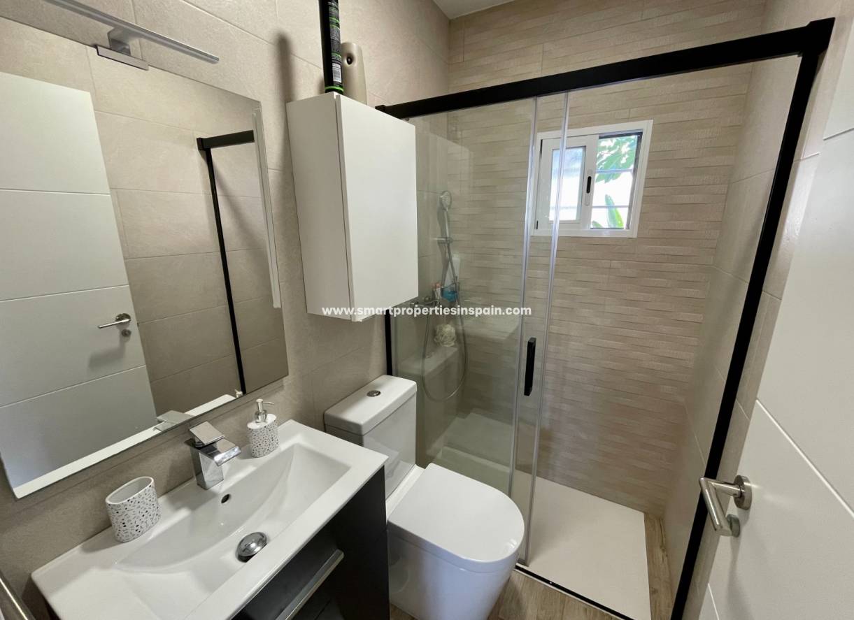 Wederverkoop - Detached Villa - La Marina - Urbanización La Marina