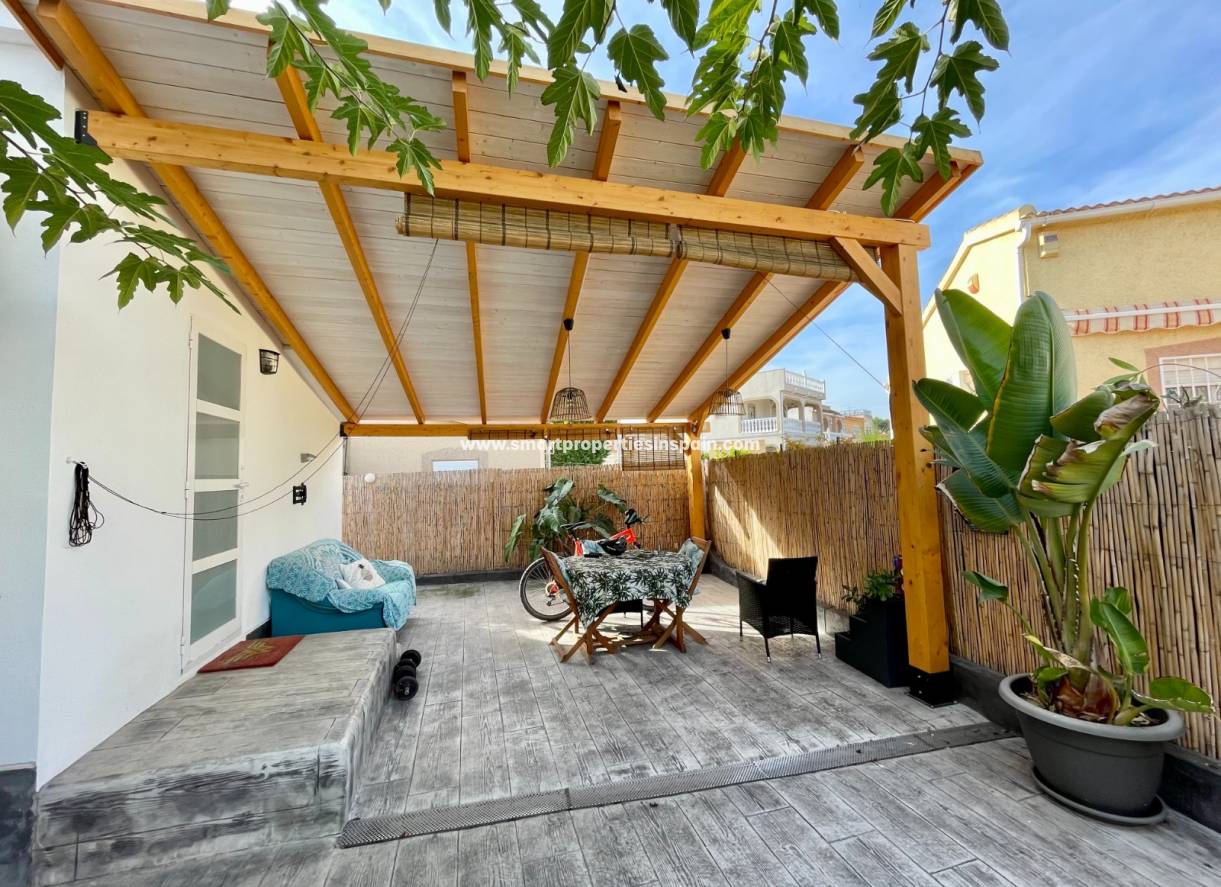 Wederverkoop - Detached Villa - La Marina - Urbanización La Marina