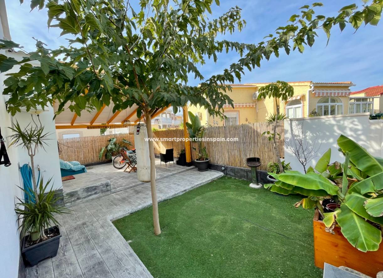 Wederverkoop - Detached Villa - La Marina - Urbanización La Marina
