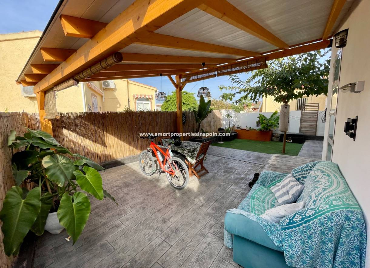 Wederverkoop - Detached Villa - La Marina - Urbanización La Marina