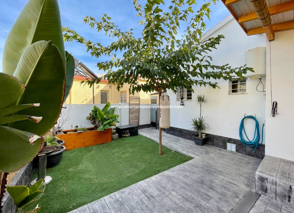 Wederverkoop - Detached Villa - La Marina - Urbanización La Marina
