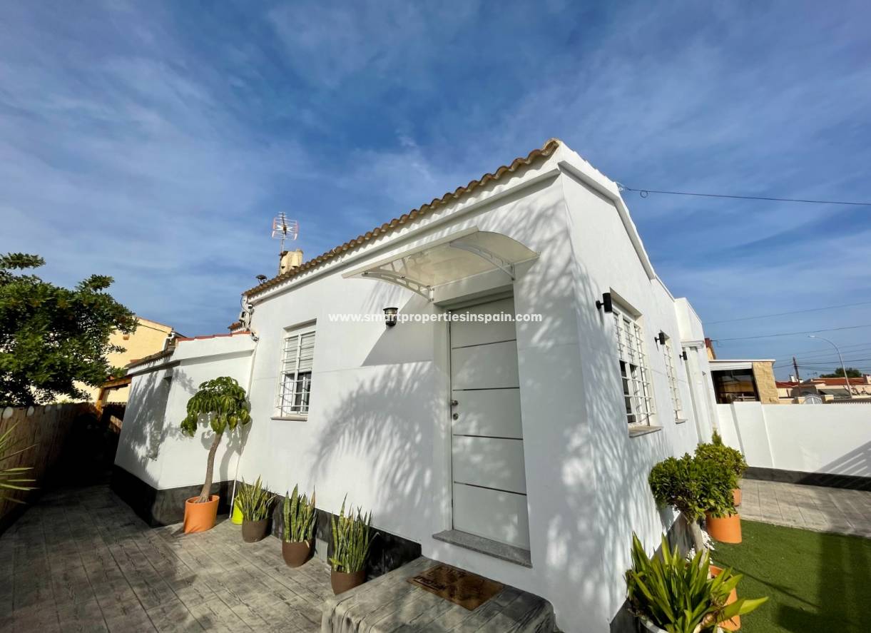 Wederverkoop - Detached Villa - La Marina - Urbanización La Marina