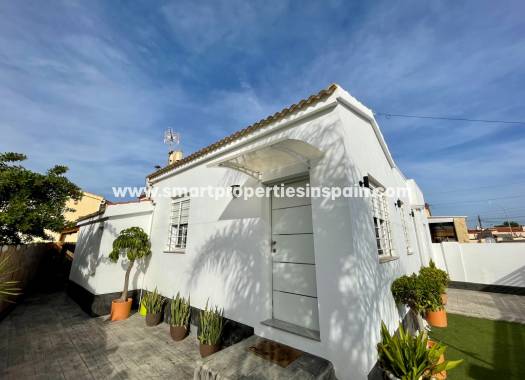 Wederverkoop - Detached Villa - La Marina - Urbanización La Marina