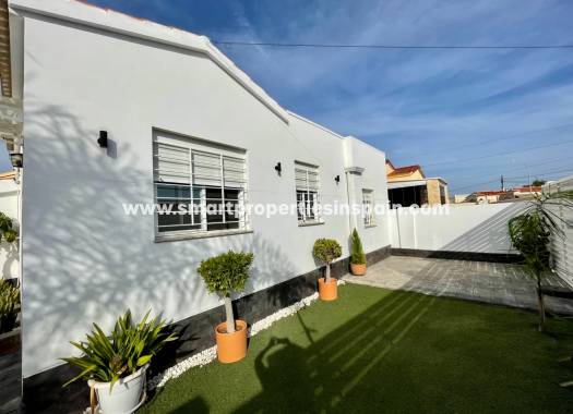 Wederverkoop - Detached Villa - La Marina - Urbanización La Marina