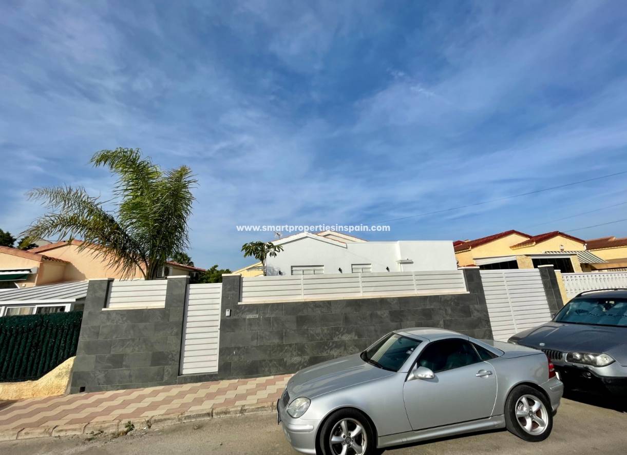 Wederverkoop - Detached Villa - La Marina - Urbanización La Marina