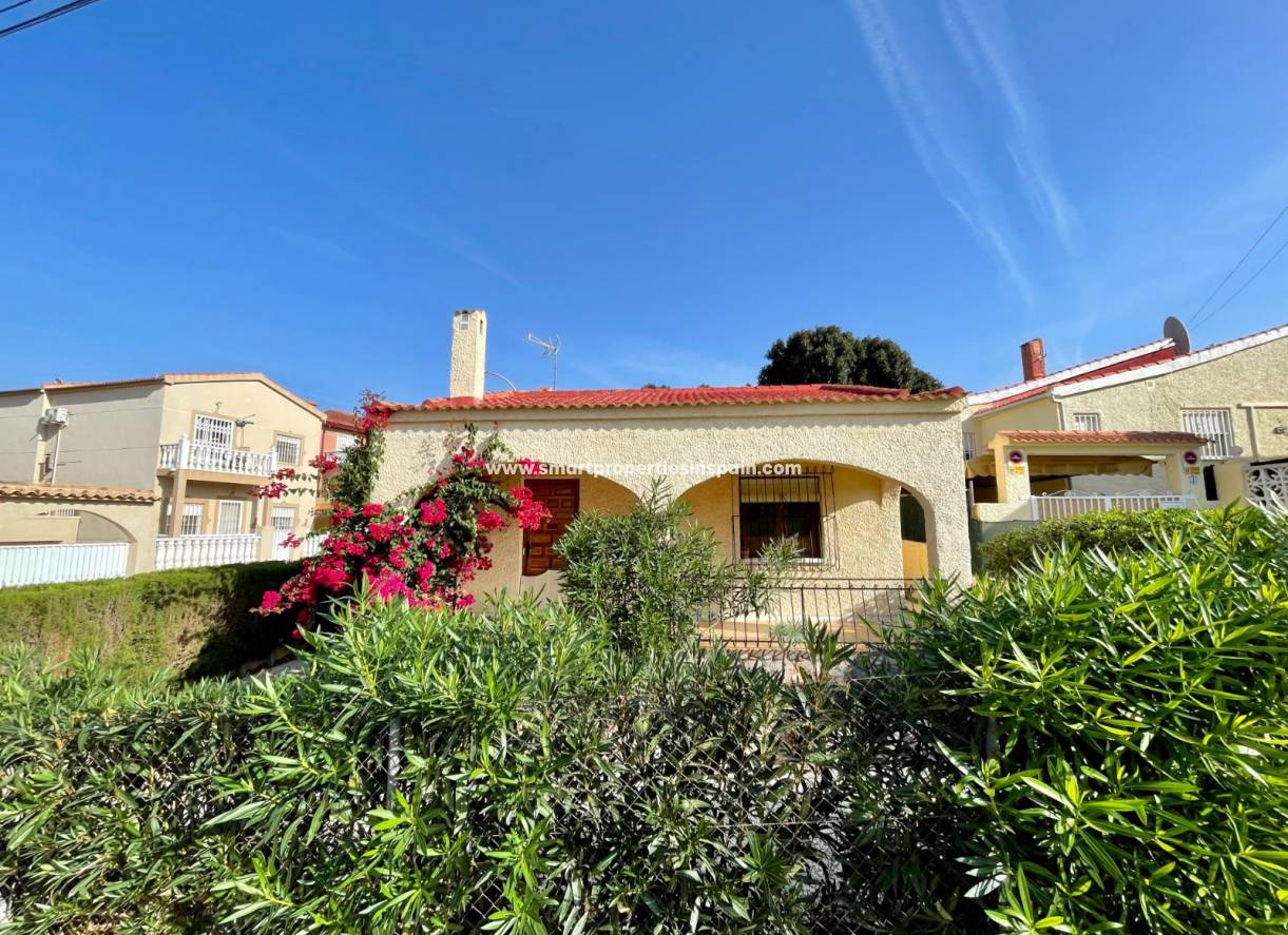 Wederverkoop - Detached Villa - La Marina - Urbanización La Marina