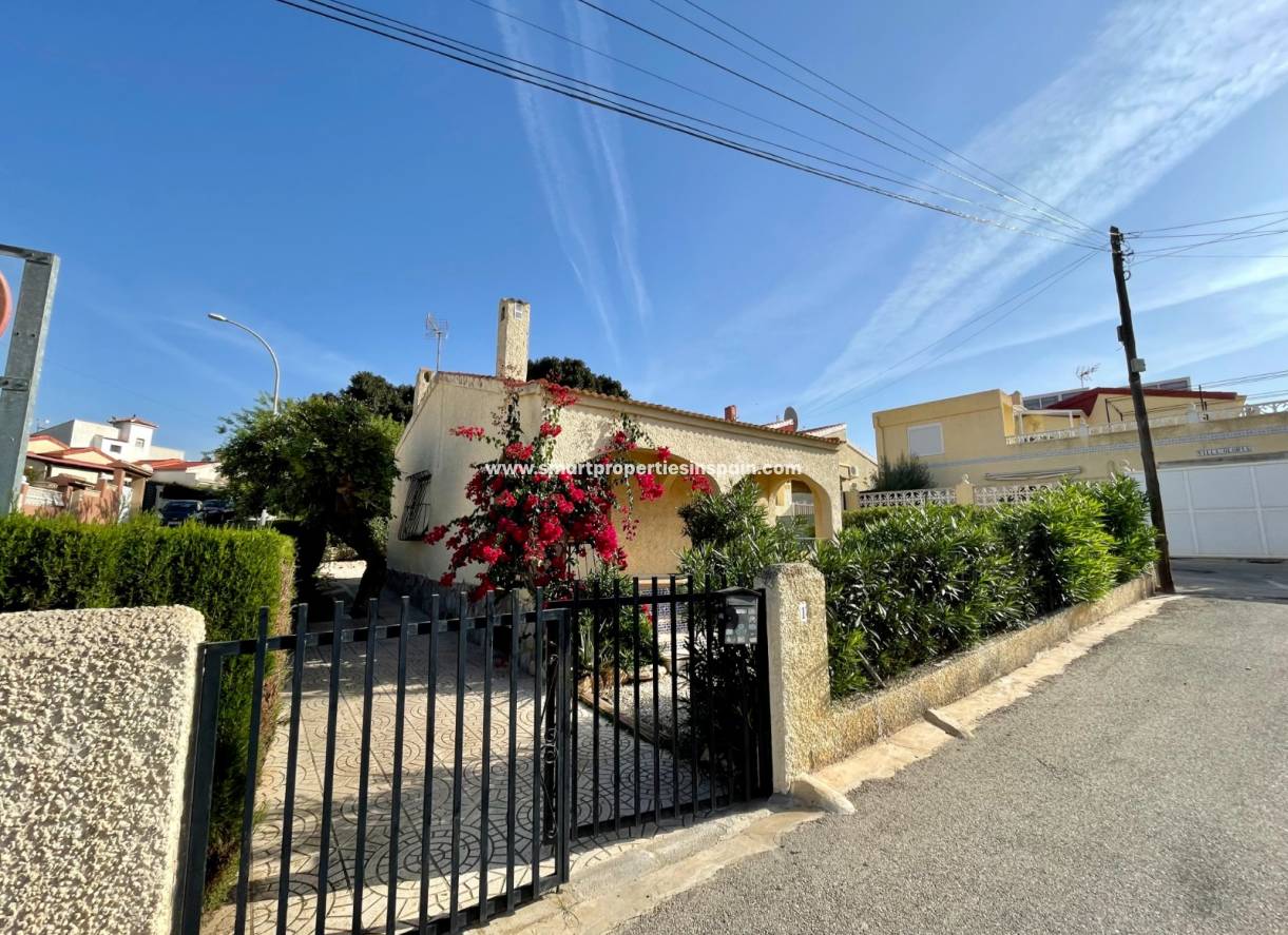 Wederverkoop - Detached Villa - La Marina - Urbanización La Marina