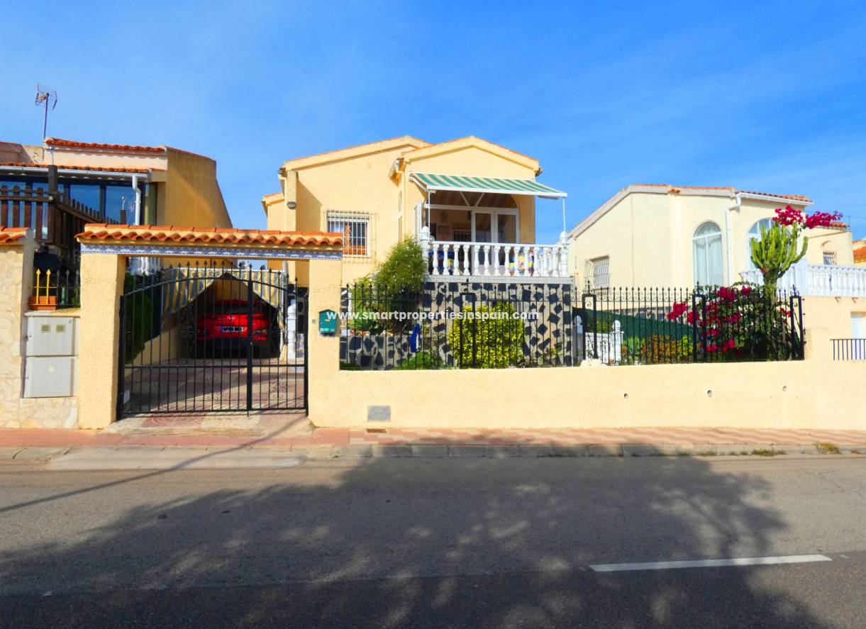 Wederverkoop - Detached Villa - La Marina - Urbanización La Marina