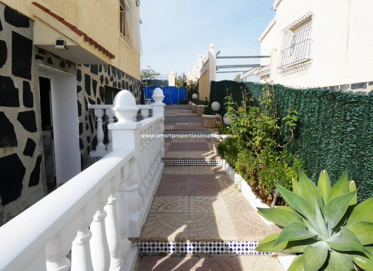 Wederverkoop - Detached Villa - La Marina - Urbanización La Marina