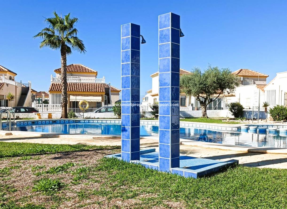 Wederverkoop - Detached Villa - La Marina - Urbanización La Marina