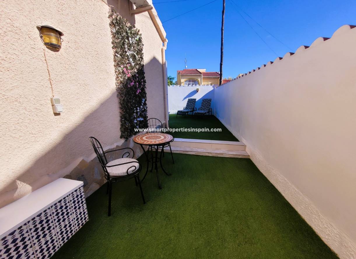 Wederverkoop - Detached Villa - La Marina - Urbanización La Marina