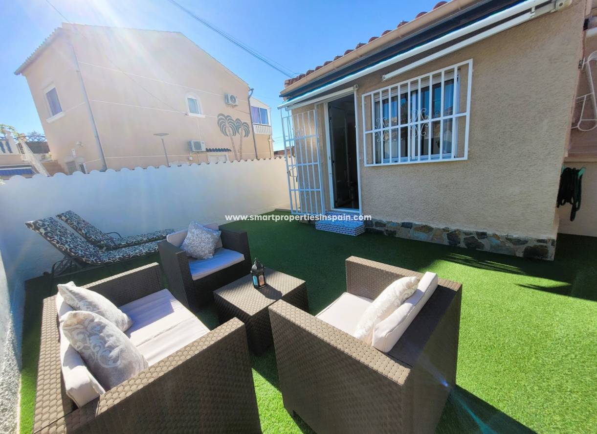 Wederverkoop - Detached Villa - La Marina - Urbanización La Marina