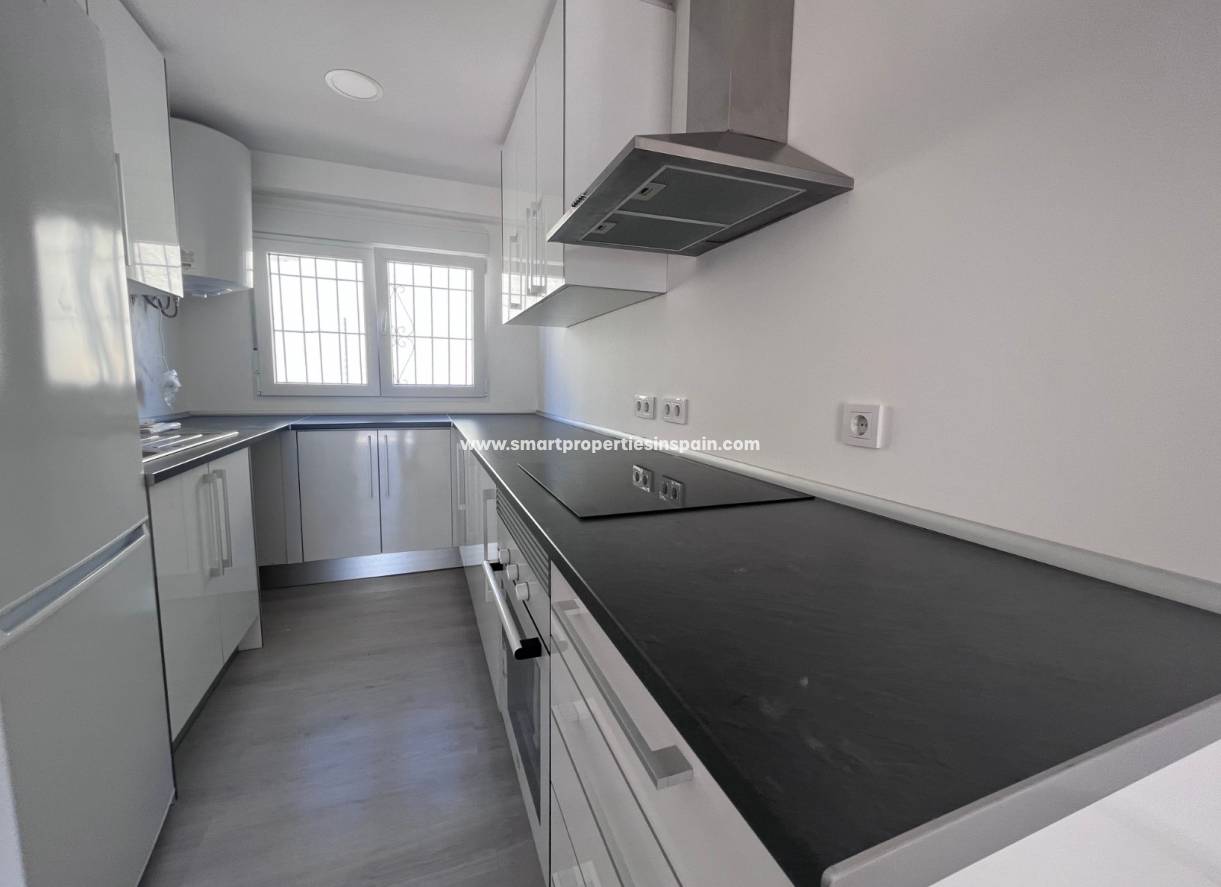 Wederverkoop - Detached Villa - La Marina - Urbanización La Marina