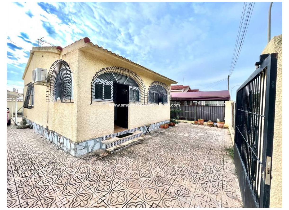 Wederverkoop - Detached Villa - La Marina - Urbanización La Marina