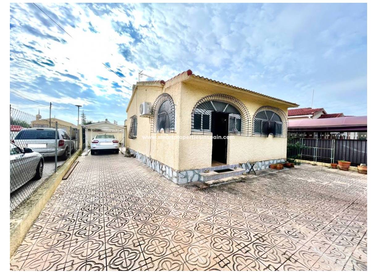 Wederverkoop - Detached Villa - La Marina - Urbanización La Marina