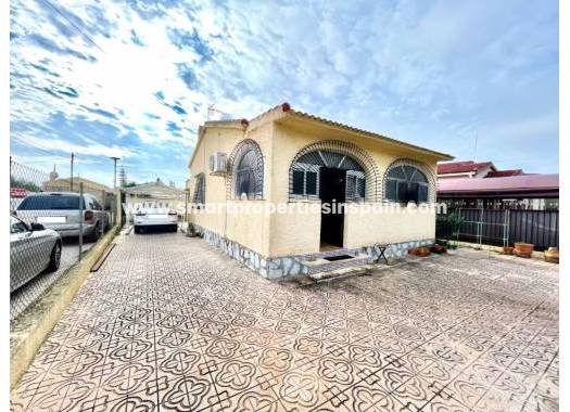 Wederverkoop - Detached Villa - La Marina - Urbanización La Marina