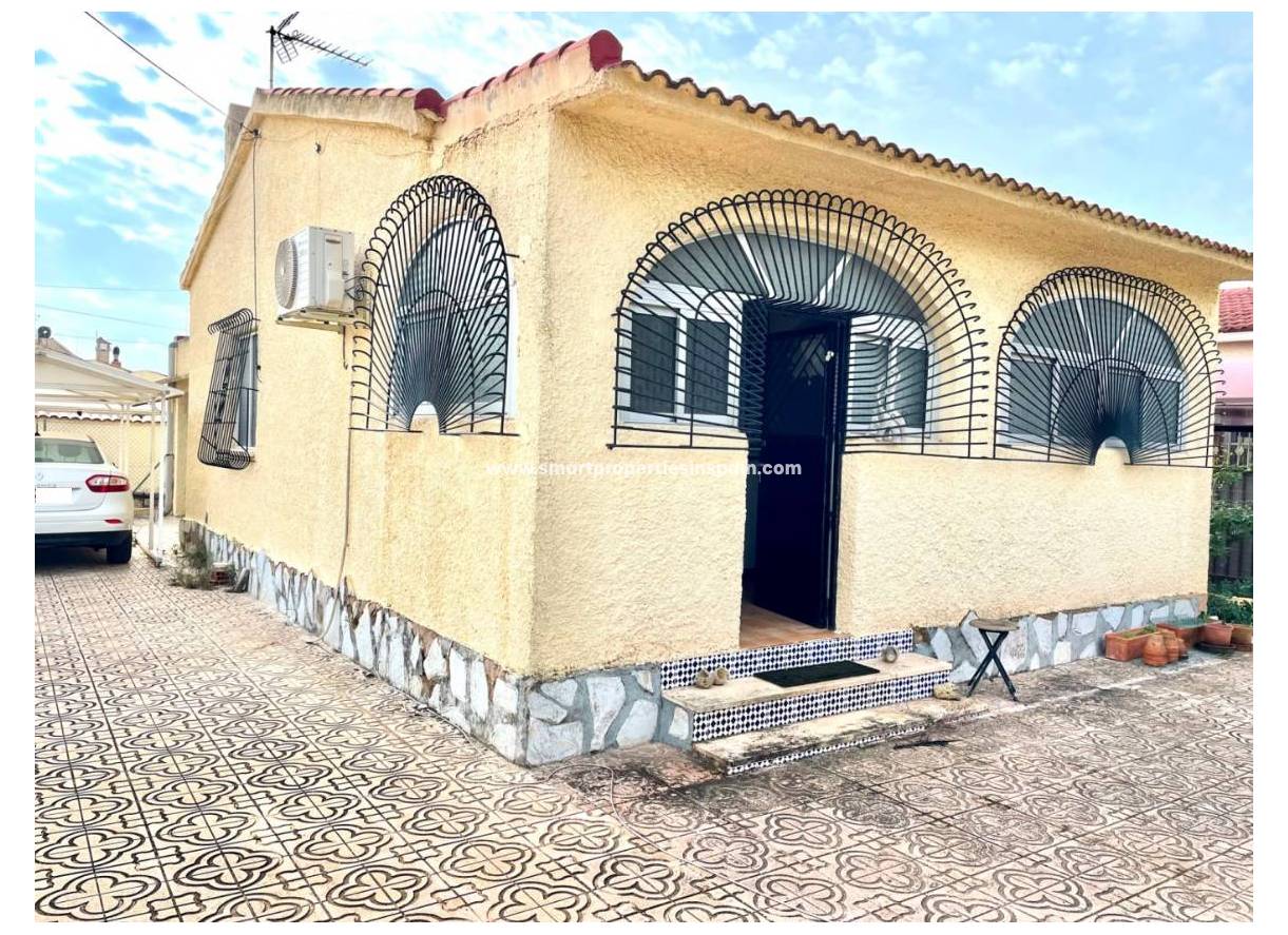Wederverkoop - Detached Villa - La Marina - Urbanización La Marina