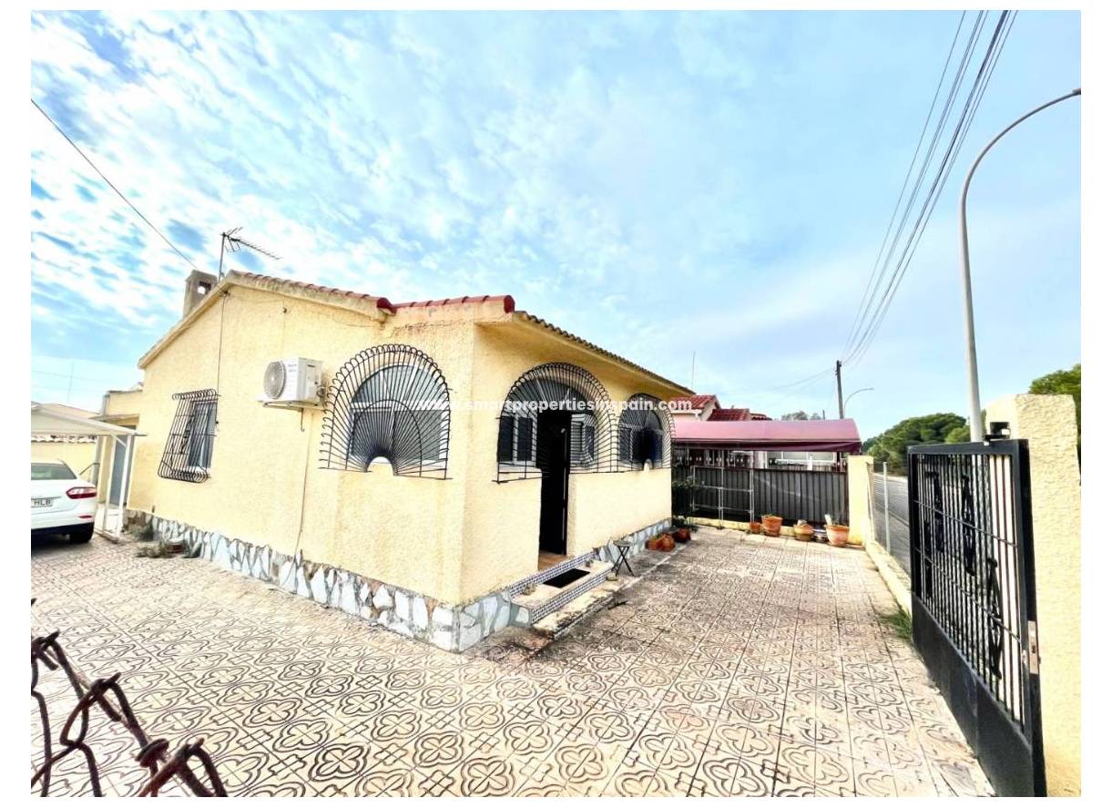 Wederverkoop - Detached Villa - La Marina - Urbanización La Marina