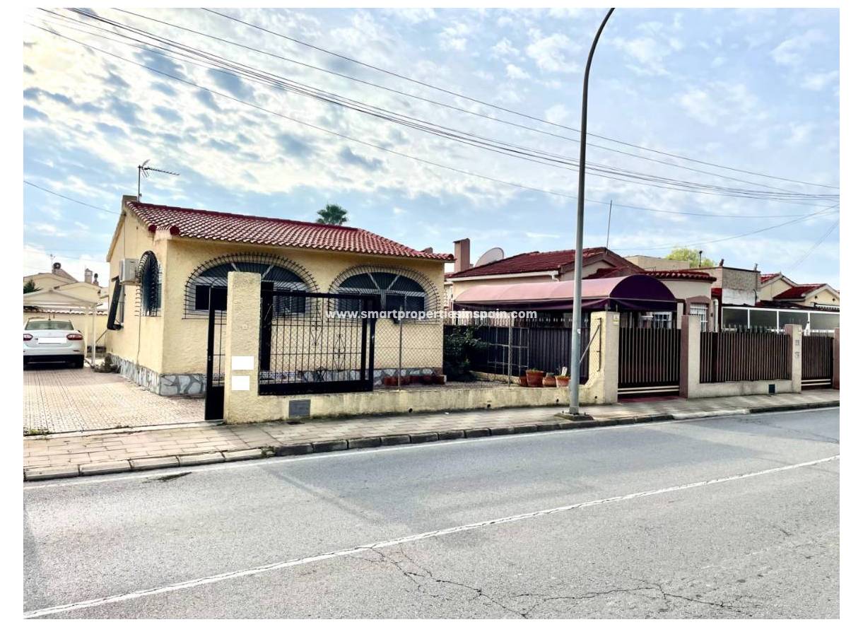 Wederverkoop - Detached Villa - La Marina - Urbanización La Marina