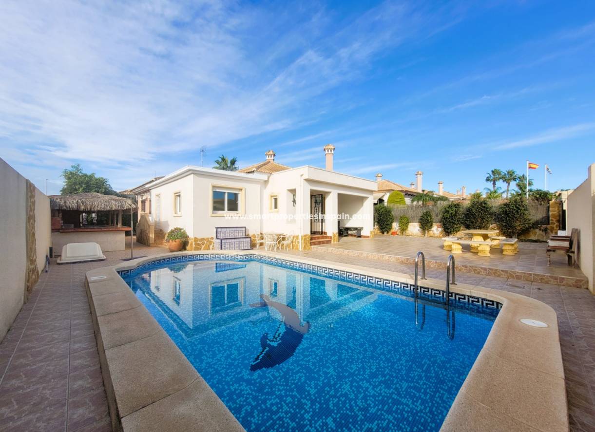Wederverkoop - Detached Villa - La Marina - Urbanización La Marina