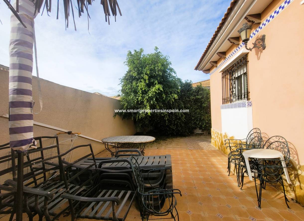 Wederverkoop - Detached Villa - La Marina - Urbanización La Marina