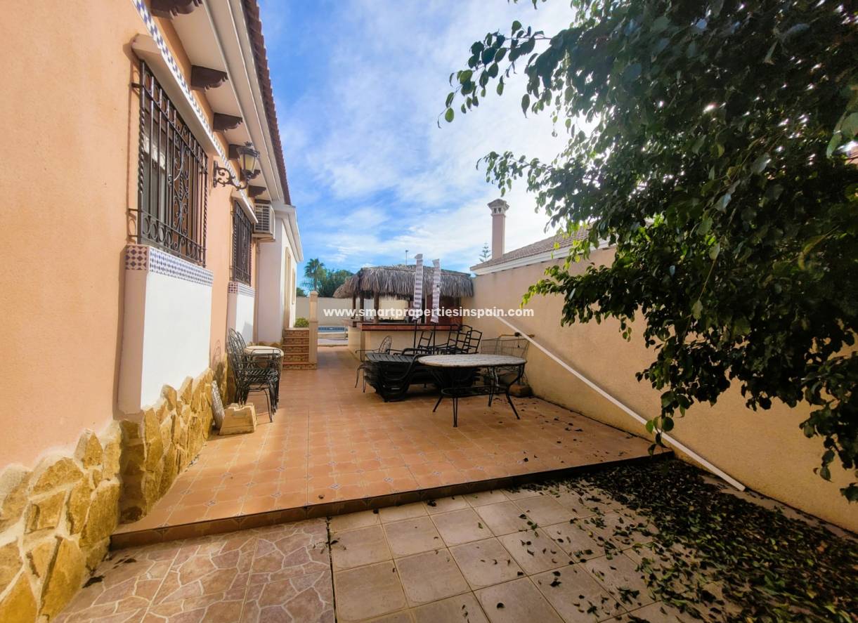Wederverkoop - Detached Villa - La Marina - Urbanización La Marina