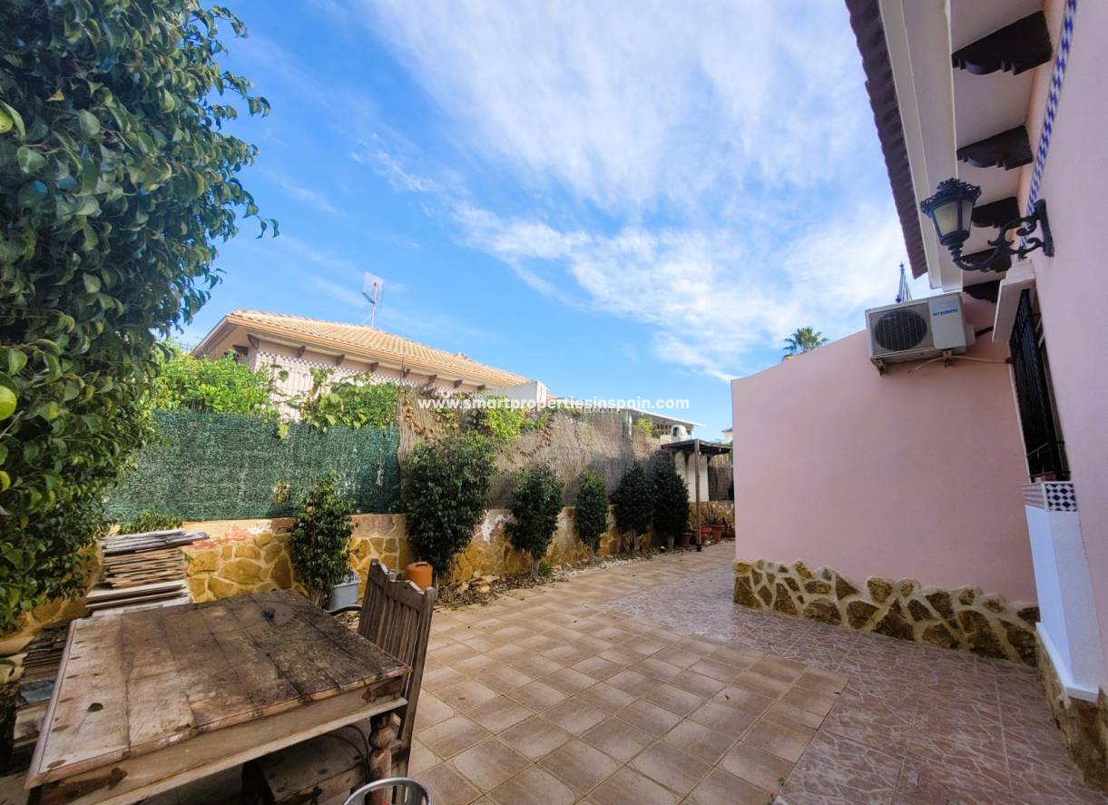 Wederverkoop - Detached Villa - La Marina - Urbanización La Marina