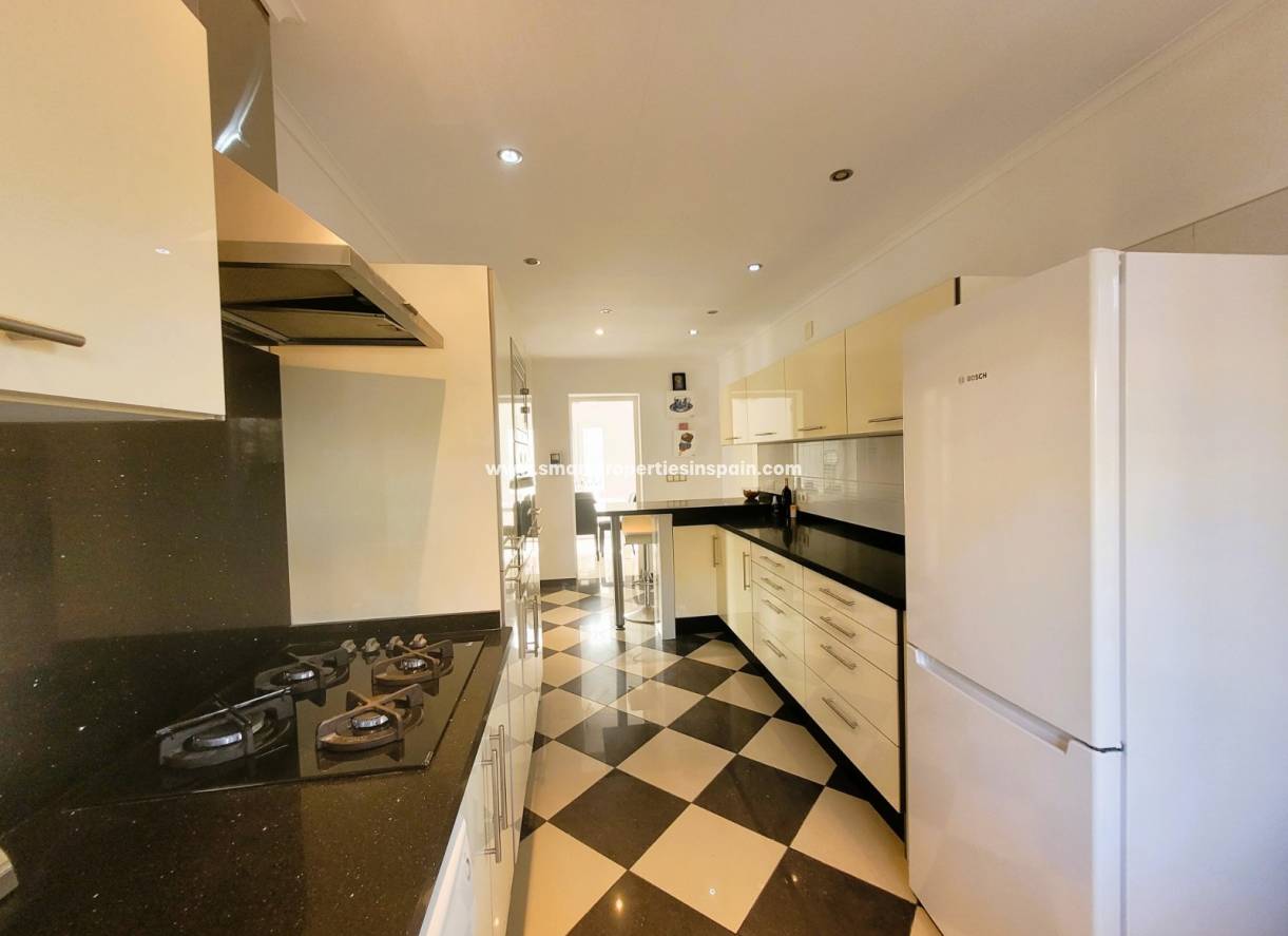 Wederverkoop - Detached Villa - La Marina - Urbanización La Marina