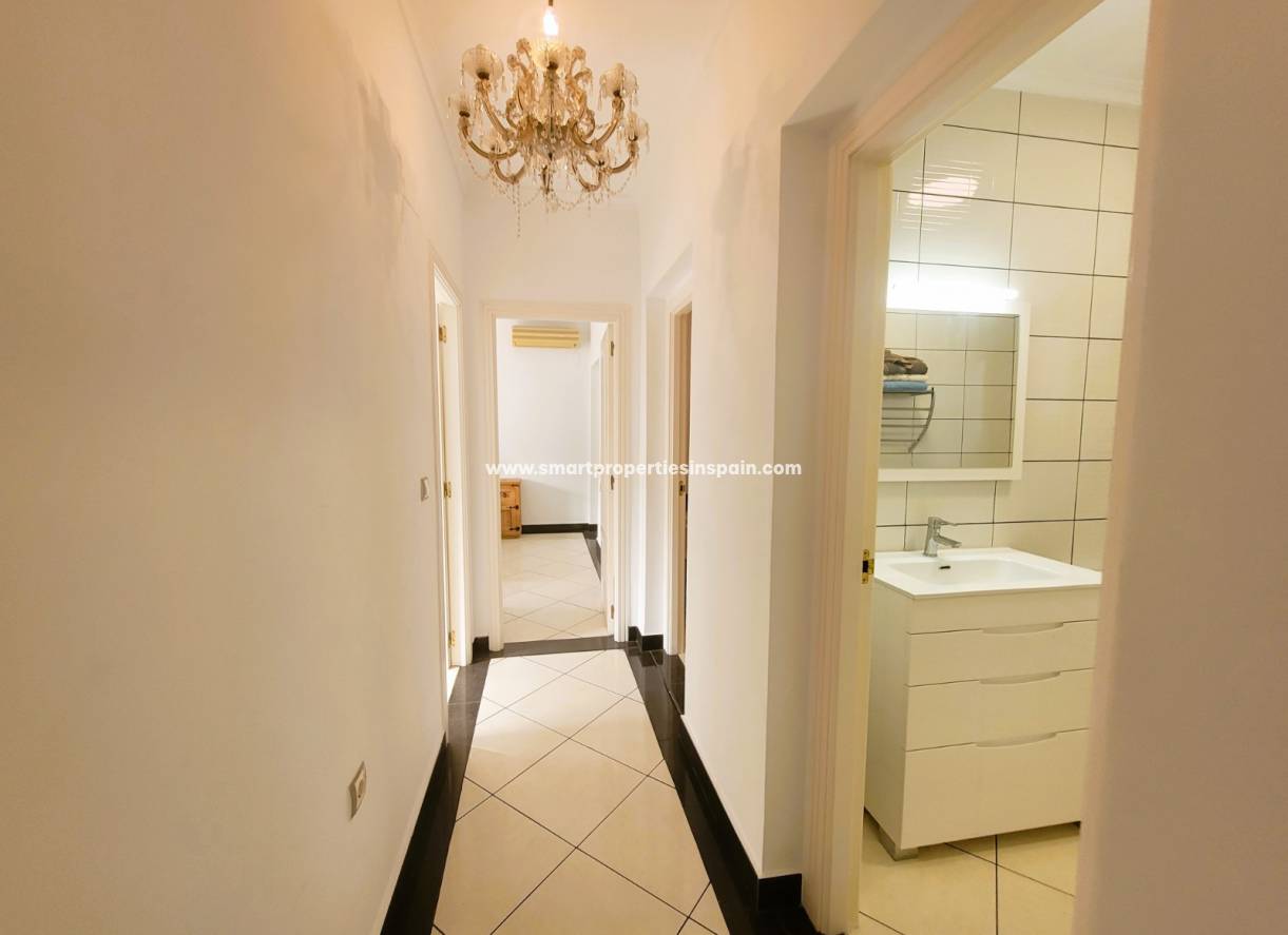 Wederverkoop - Detached Villa - La Marina - Urbanización La Marina