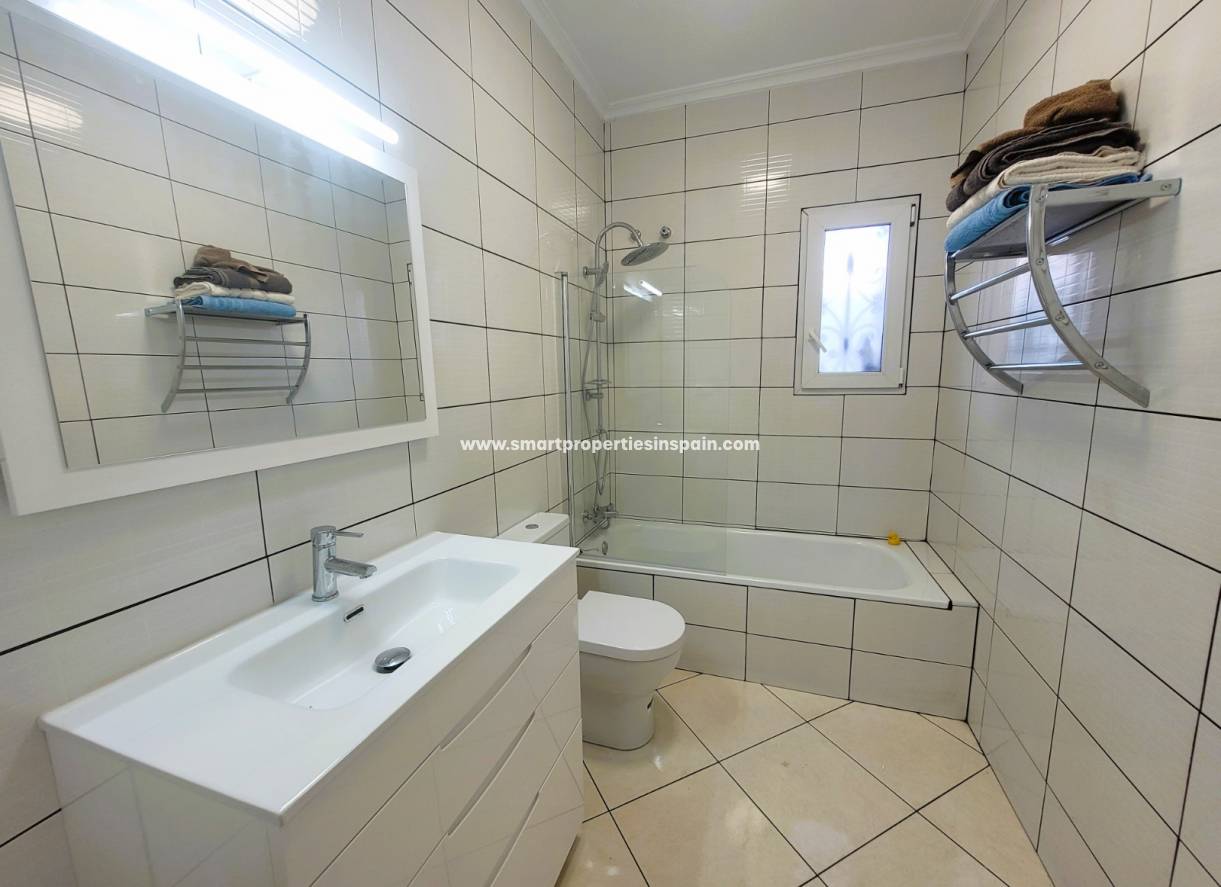Wederverkoop - Detached Villa - La Marina - Urbanización La Marina