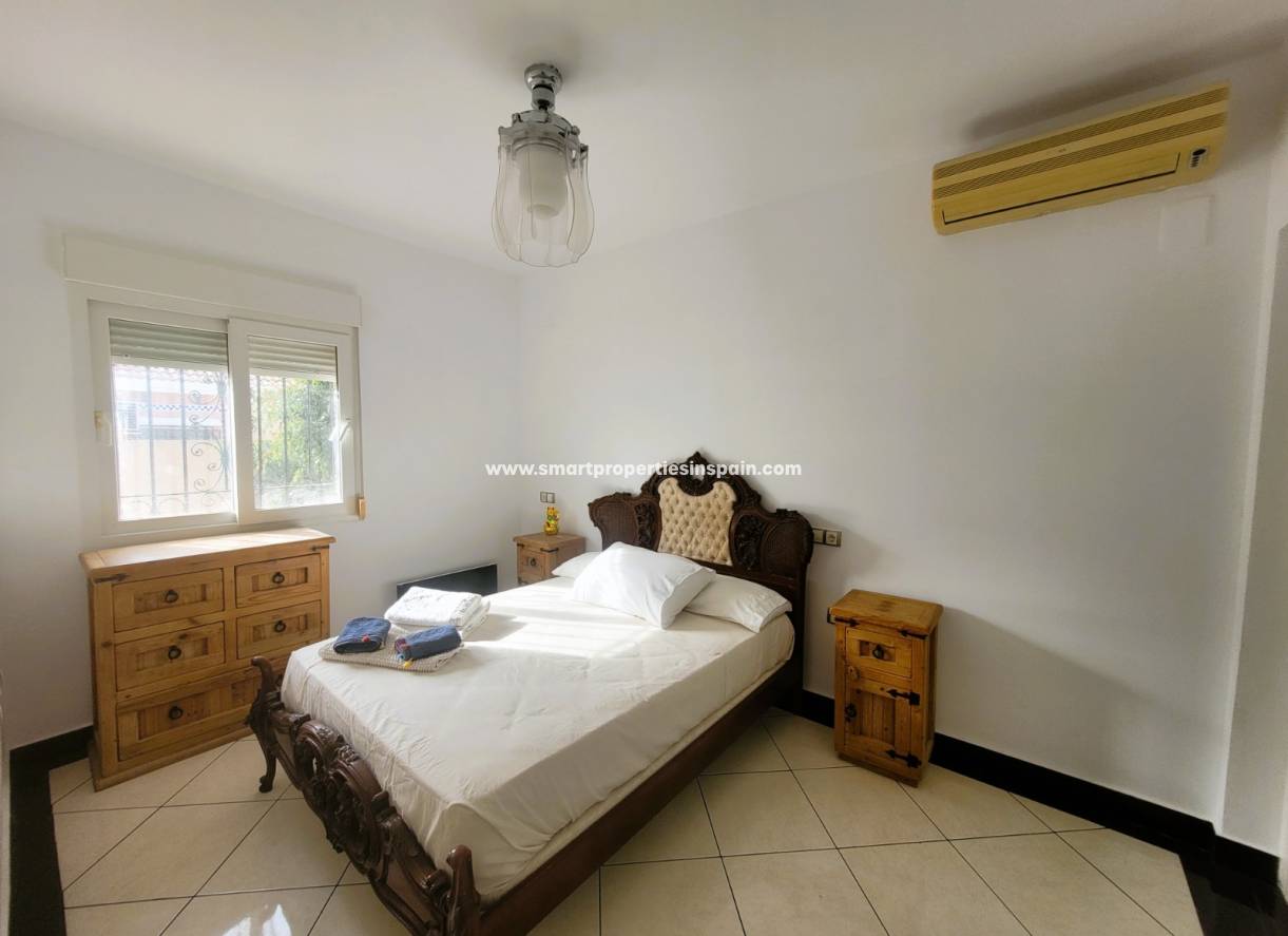 Wederverkoop - Detached Villa - La Marina - Urbanización La Marina